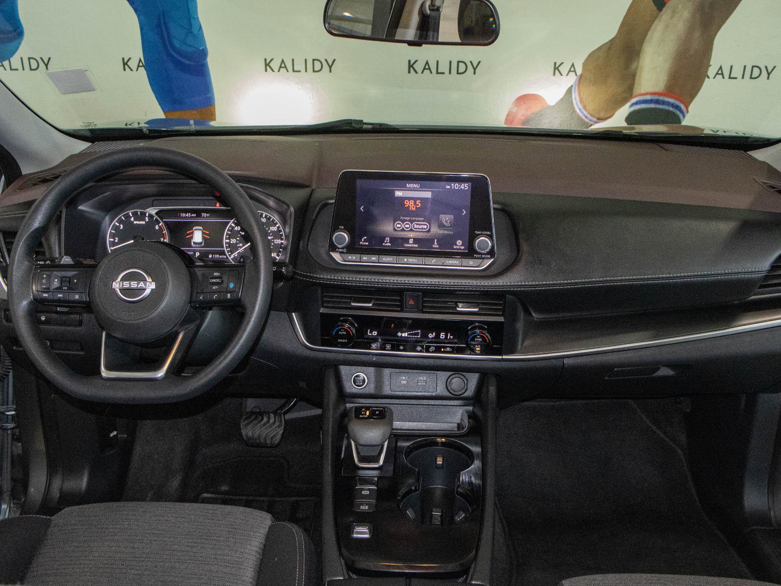 Used 2023 Nissan Rogue SV image 3