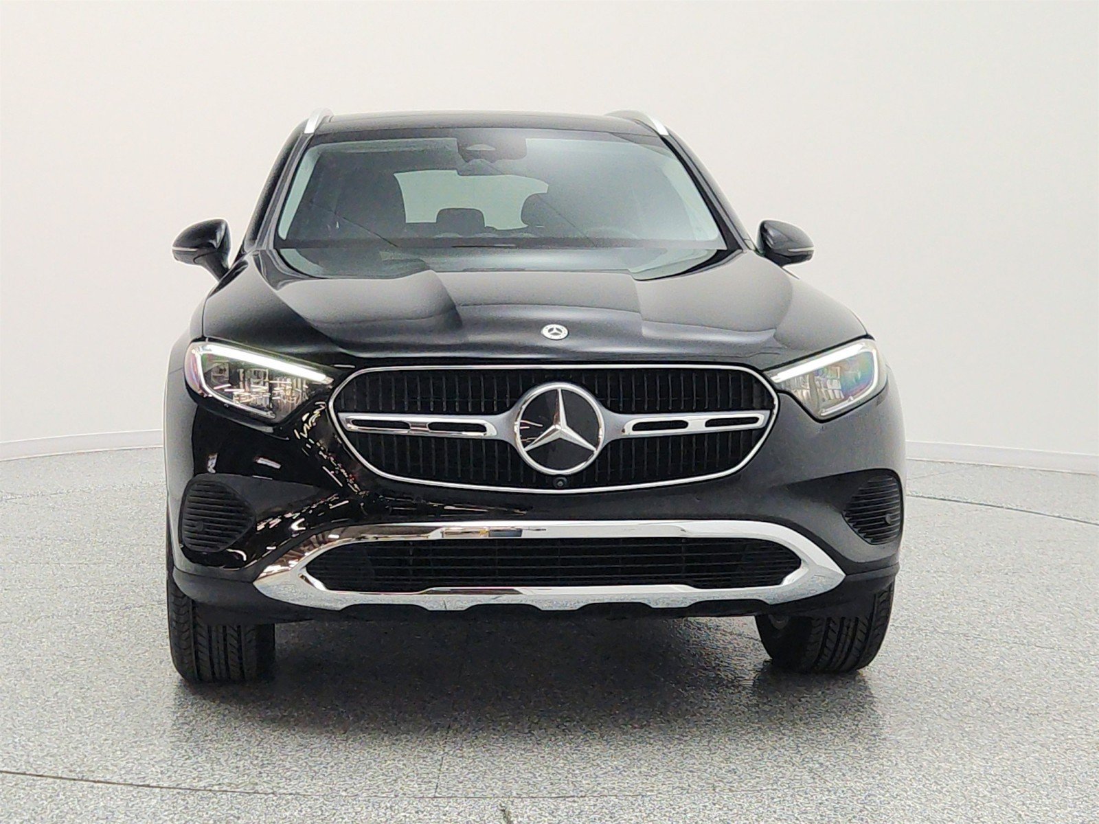 Used 2023 Mercedes-Benz GLC 300 4MATIC image 2