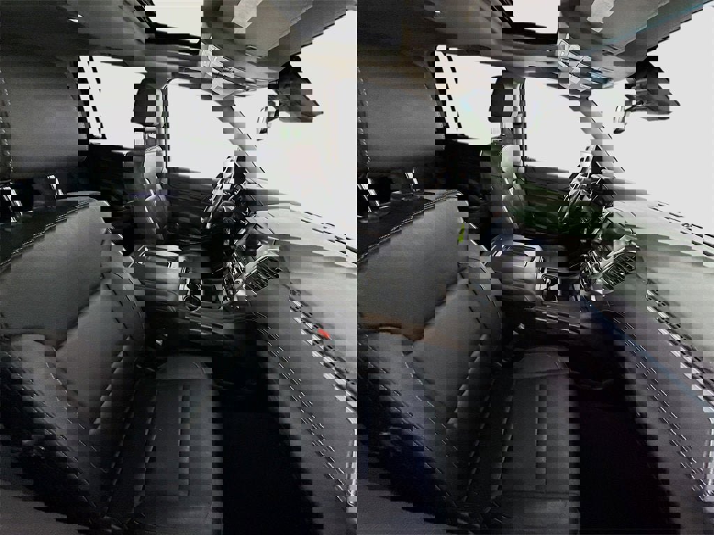 Used 2018 Chevrolet Suburban LT image 23