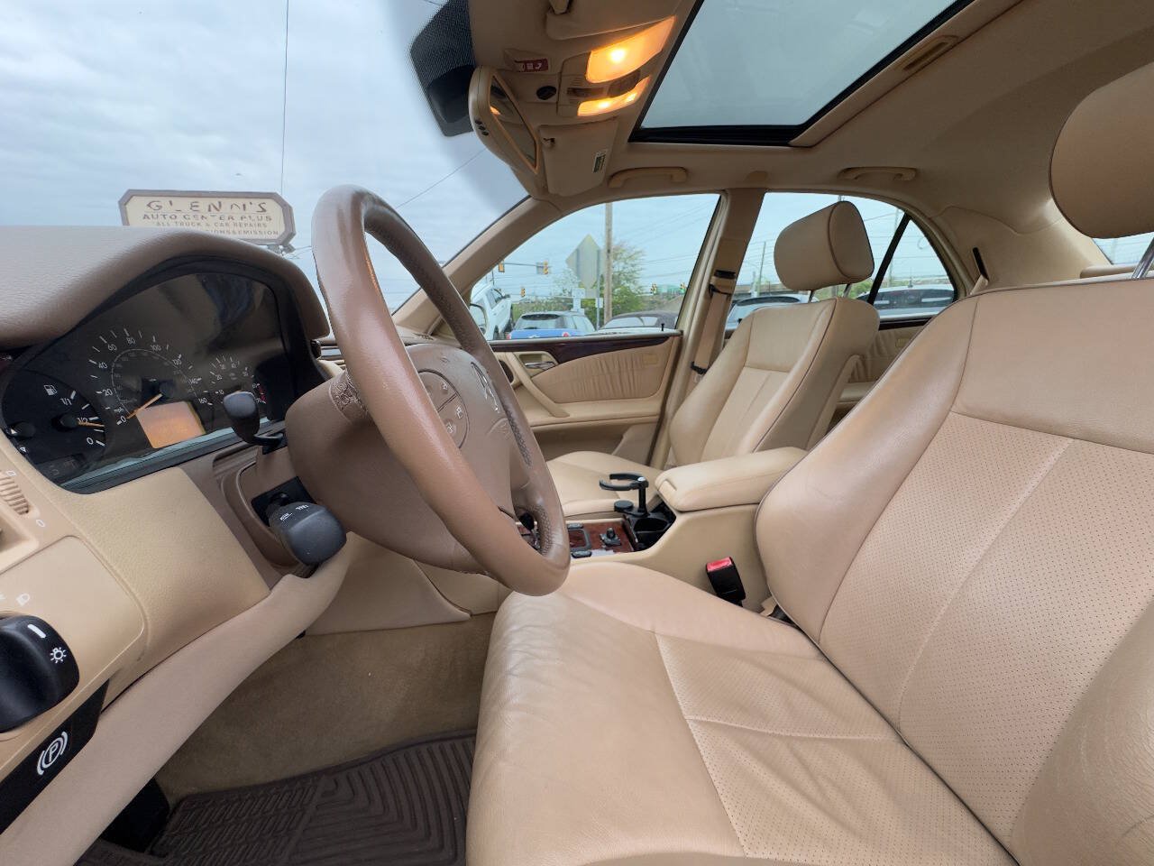 Used 2001 Mercedes-Benz E 320 Sedan image 10
