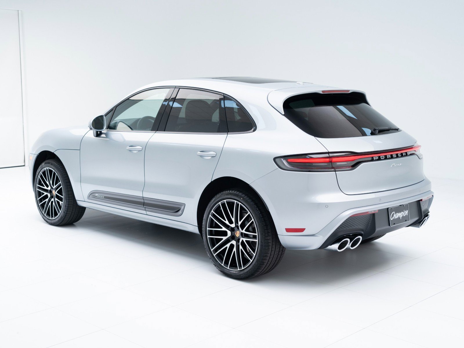 New 2026 Porsche Macan image 3