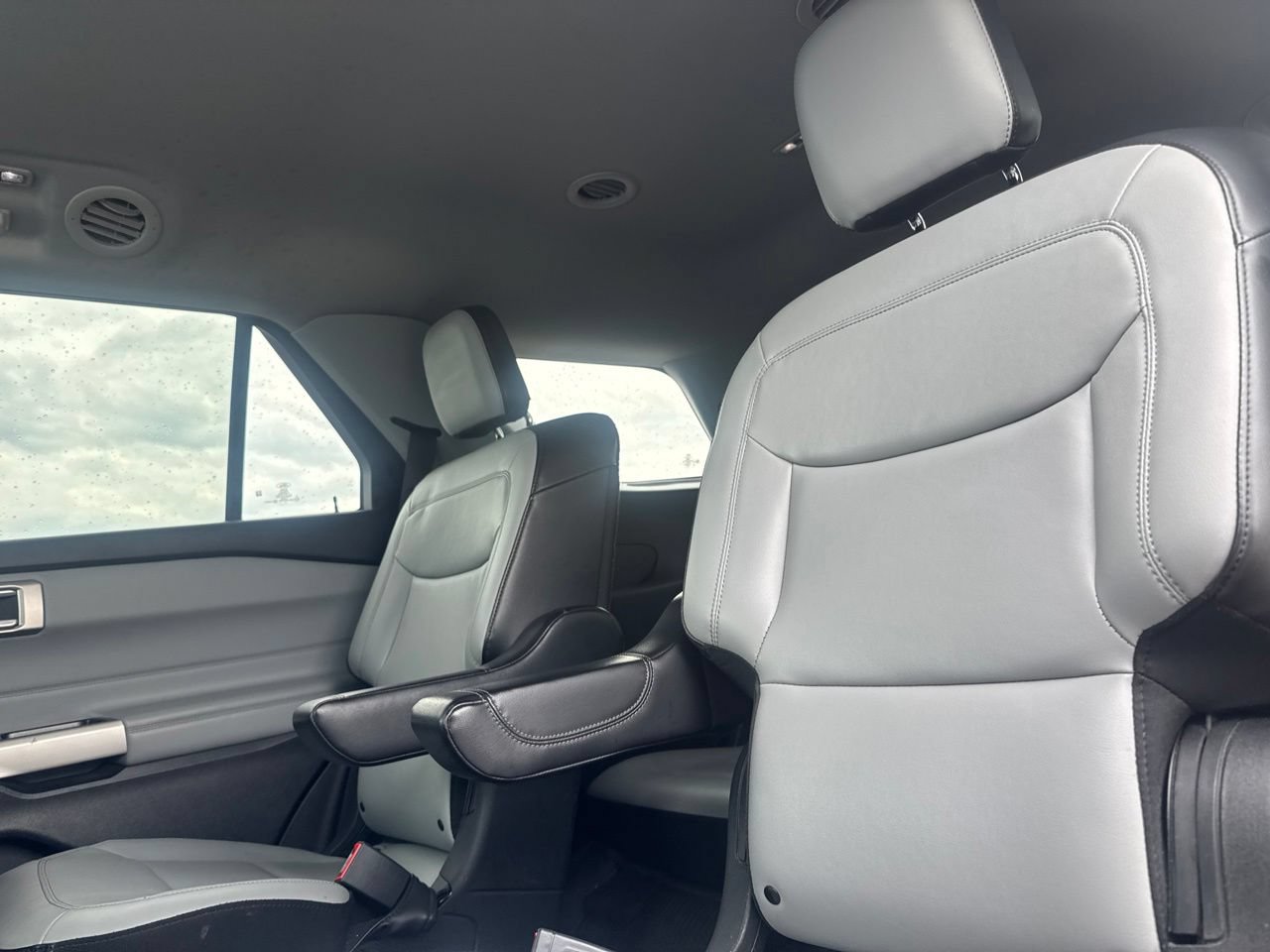 Used 2021 Ford Explorer XLT w/ Equipment Group 202A RWD image 40