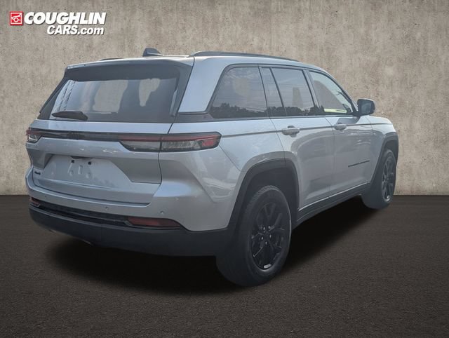Used 2025 Jeep Grand Cherokee Altitude AWD/4WD image 7