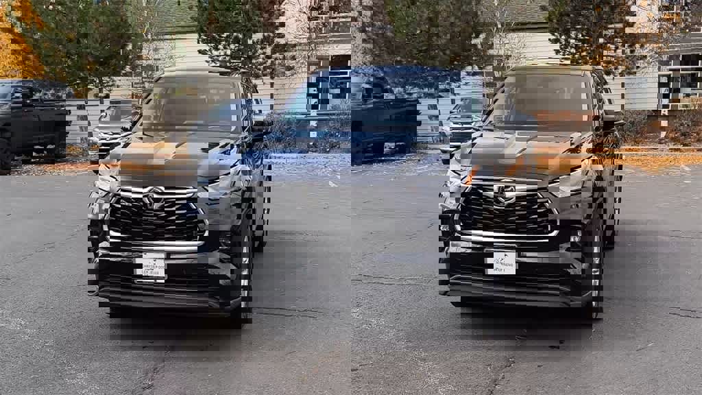 Used 2022 Toyota Highlander LE image 4