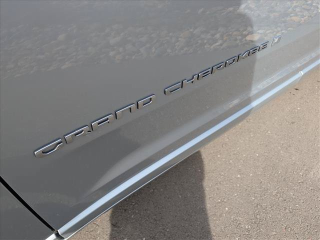 Used 2025 Jeep Grand Cherokee L Overland w/ Luxury Tech Group IV AWD/4WD image 10