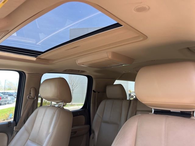 Used 2014 Chevrolet Suburban LT AWD/4WD image 23