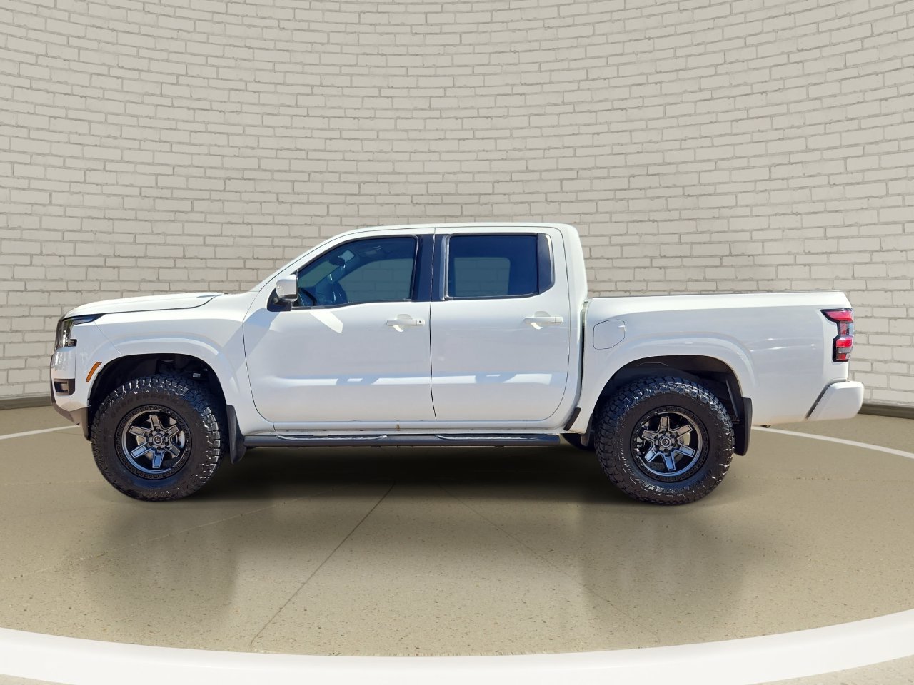 Used 2025 Nissan Frontier SV RWD image 8