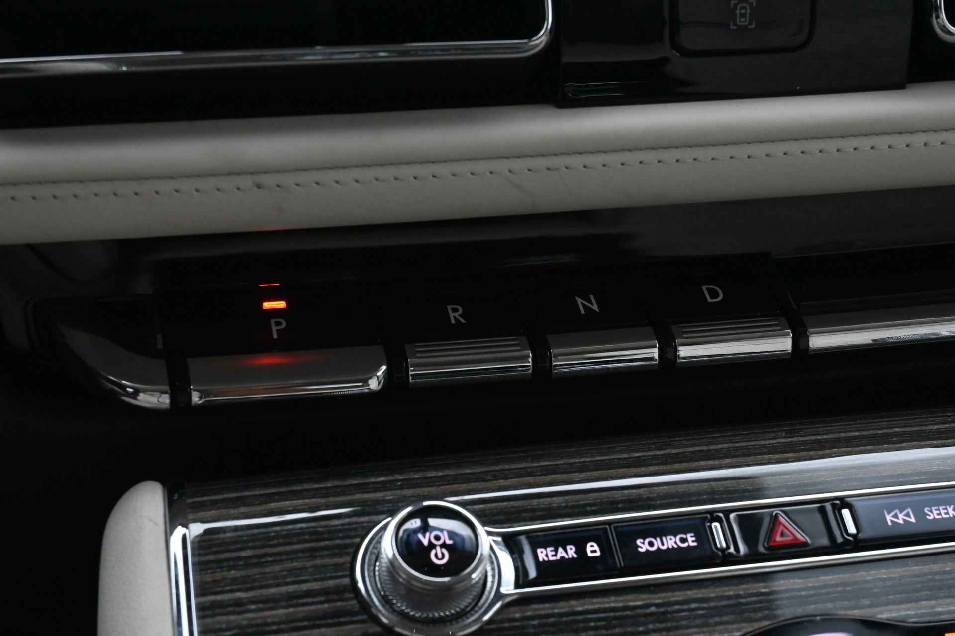 Used 2022 Lincoln Aviator Black Label w/ Class IV Trailer Tow Package AWD/4WD image 14