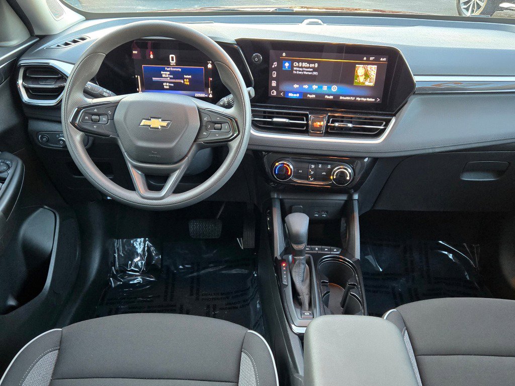 Used 2025 Chevrolet TrailBlazer LT FWD image 16