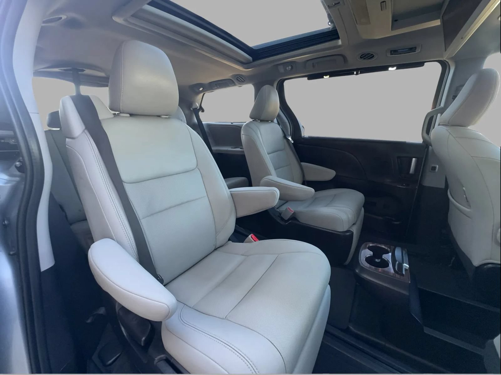 Used 2015 Toyota Sienna Limited Premium FWD image 33