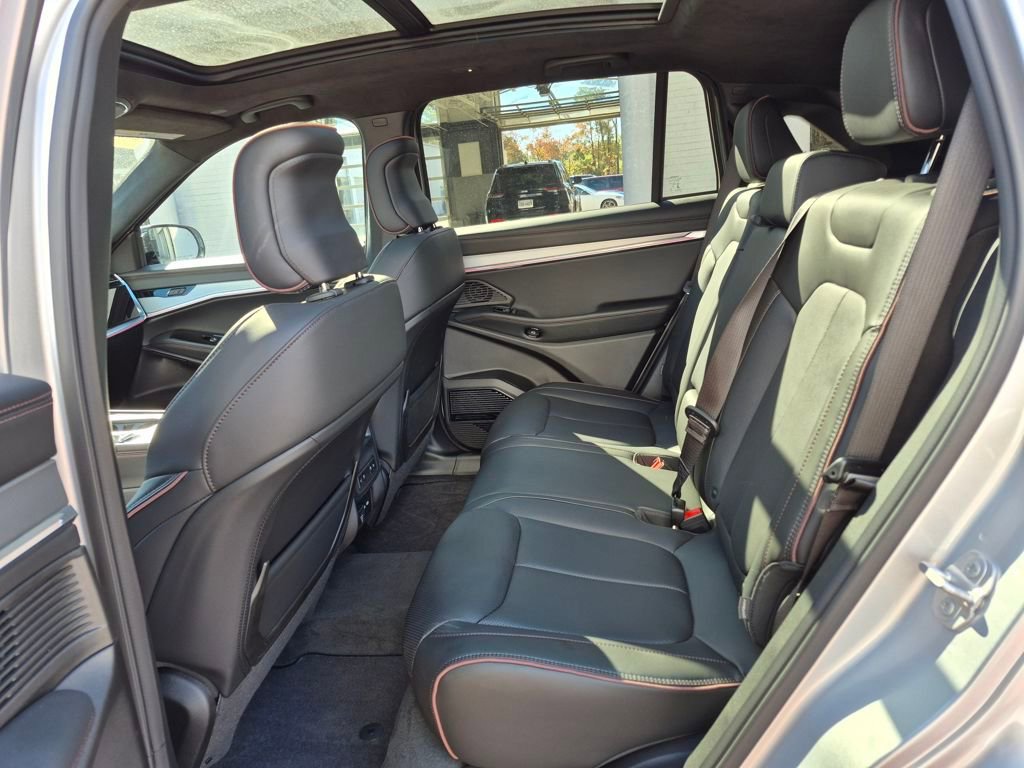 Used 2025 Jeep Wagoneer S Launch Edition image 11