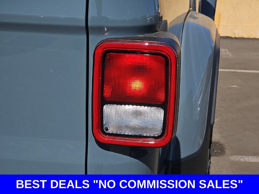 Used 2025 Jeep Gladiator Sport AWD/4WD image 39
