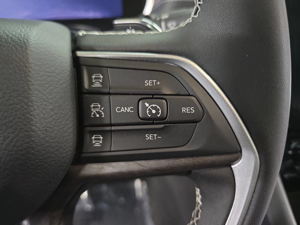 Certified 2023 Jeep Grand Cherokee Limited AWD/4WD image 18