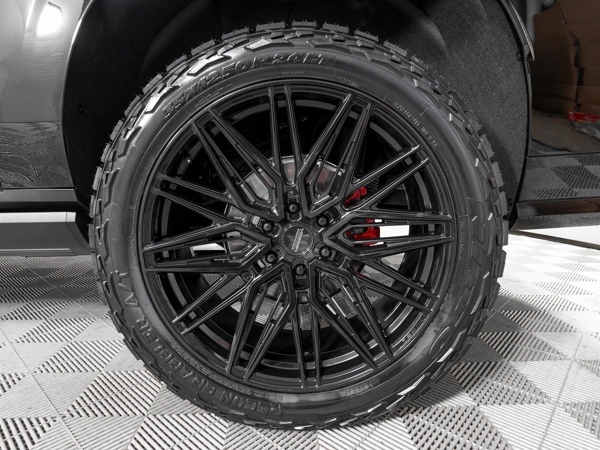 Used 2026 Cadillac Escalade ESV V image 37