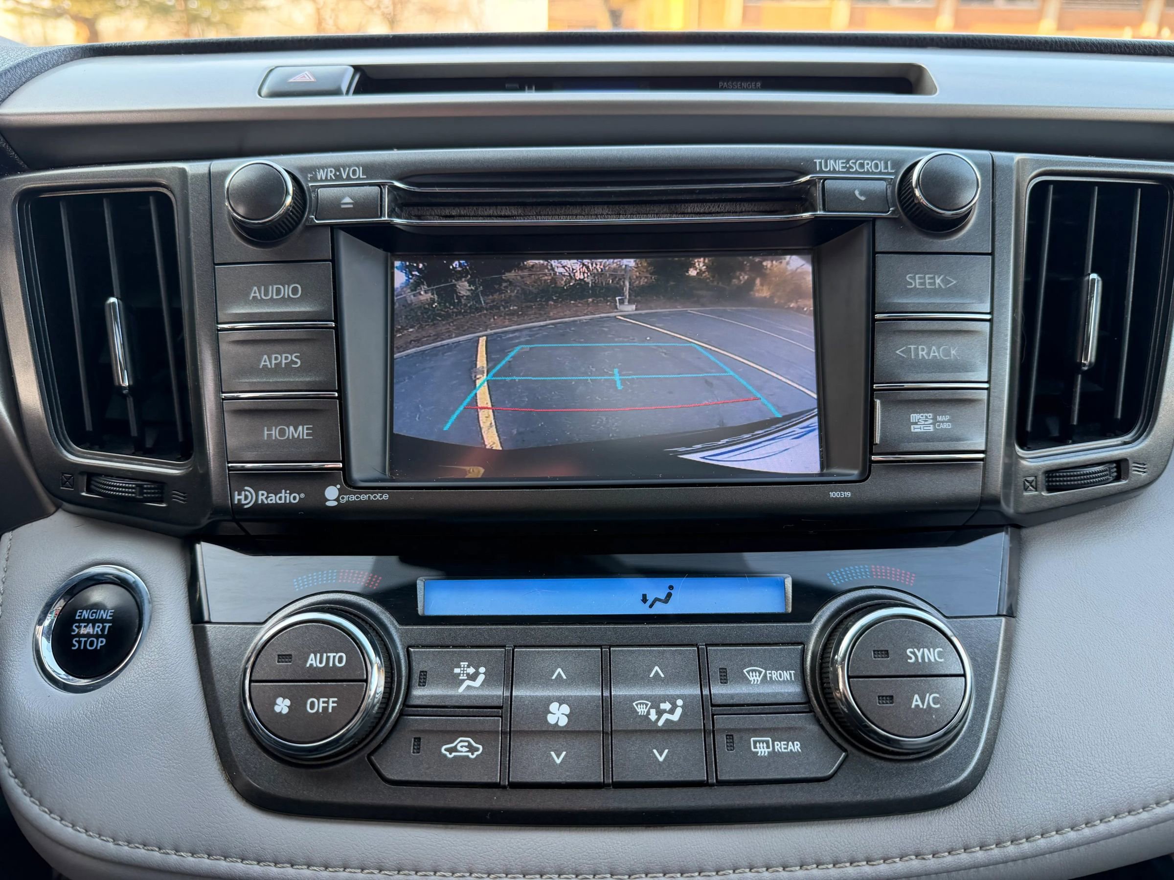 Used 2015 Toyota RAV4 Limited image 28