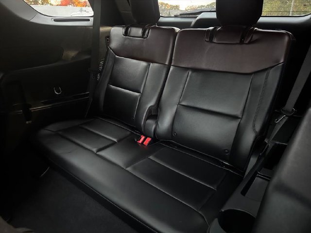 Used 2023 Ford Explorer Platinum w/ Technology Package AWD/4WD image 16