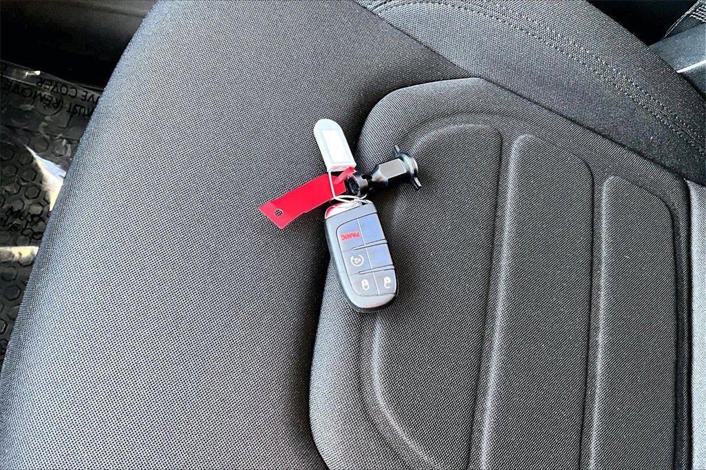 Used 2022 Jeep Renegade Latitude image 11