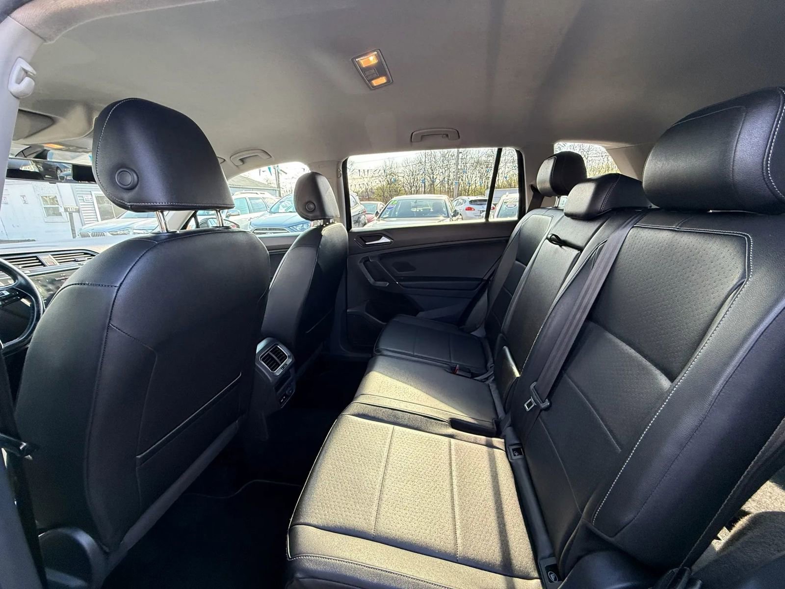 Used 2018 Volkswagen Tiguan SE image 43