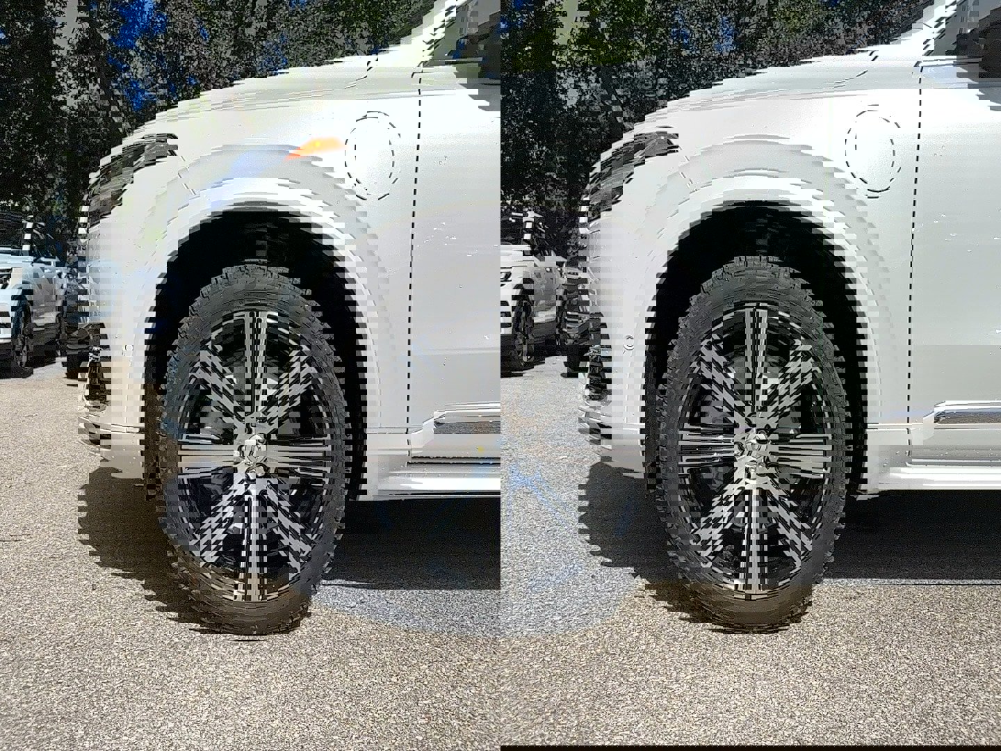 New 2025 Volvo XC90 T8 Plus w/ Protection Package Premier image 10