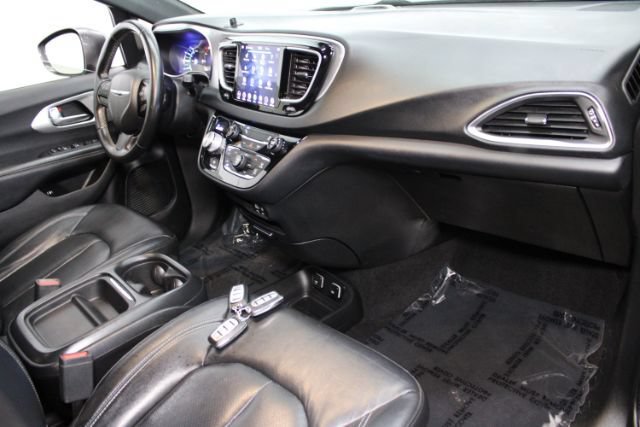Used 2019 Chrysler Pacifica Touring-L w/ S Appearance Package FWD image 24