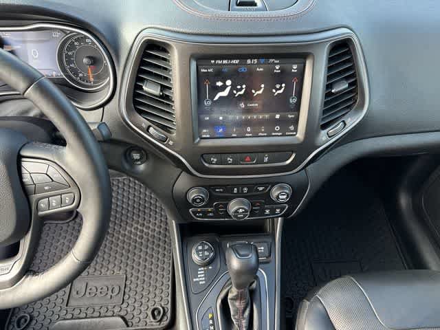 Used 2019 Jeep Cherokee Trailhawk AWD/4WD image 23