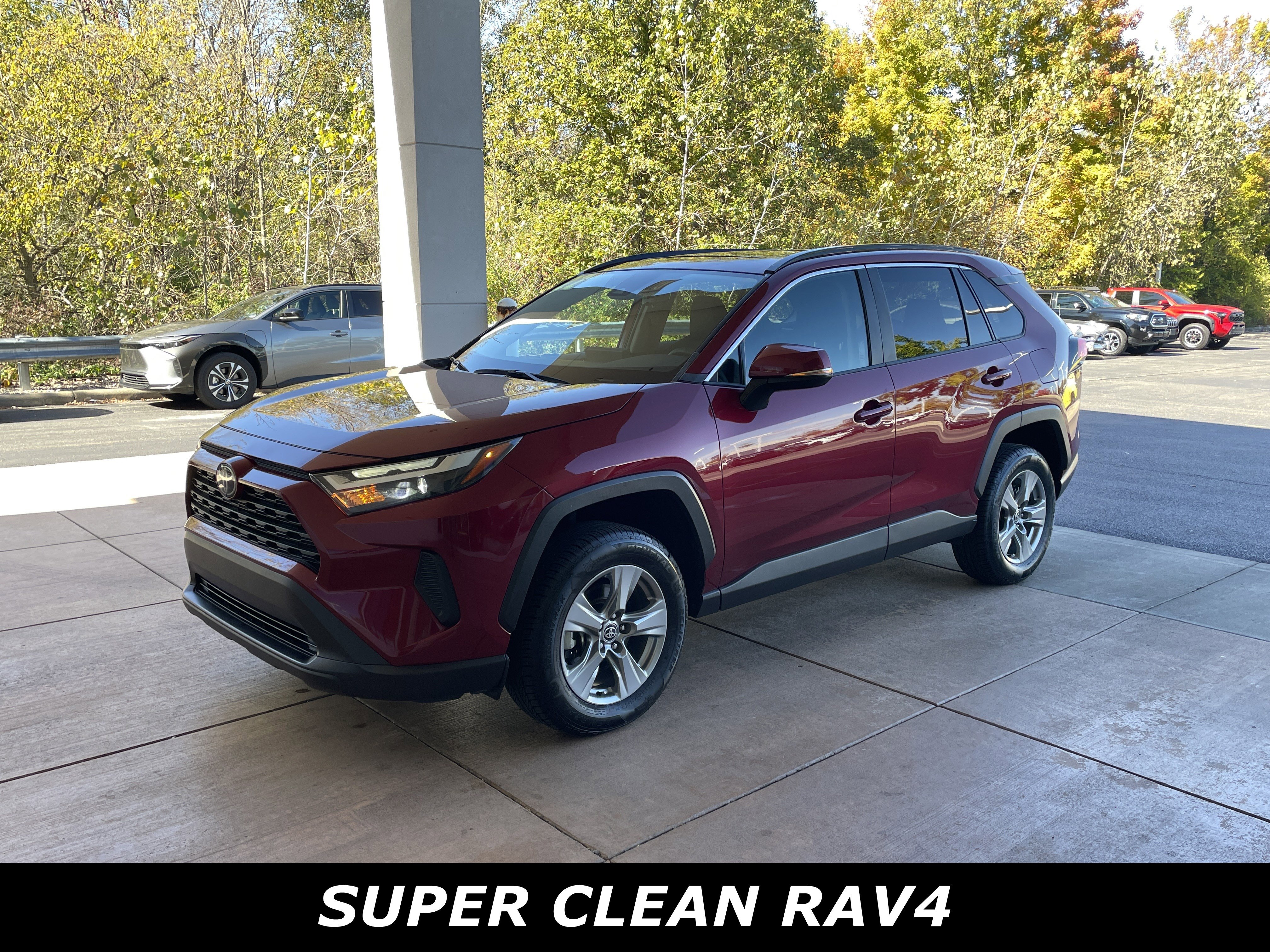 Used 2022 Toyota RAV4 XLE w/ Convenience Package image 3