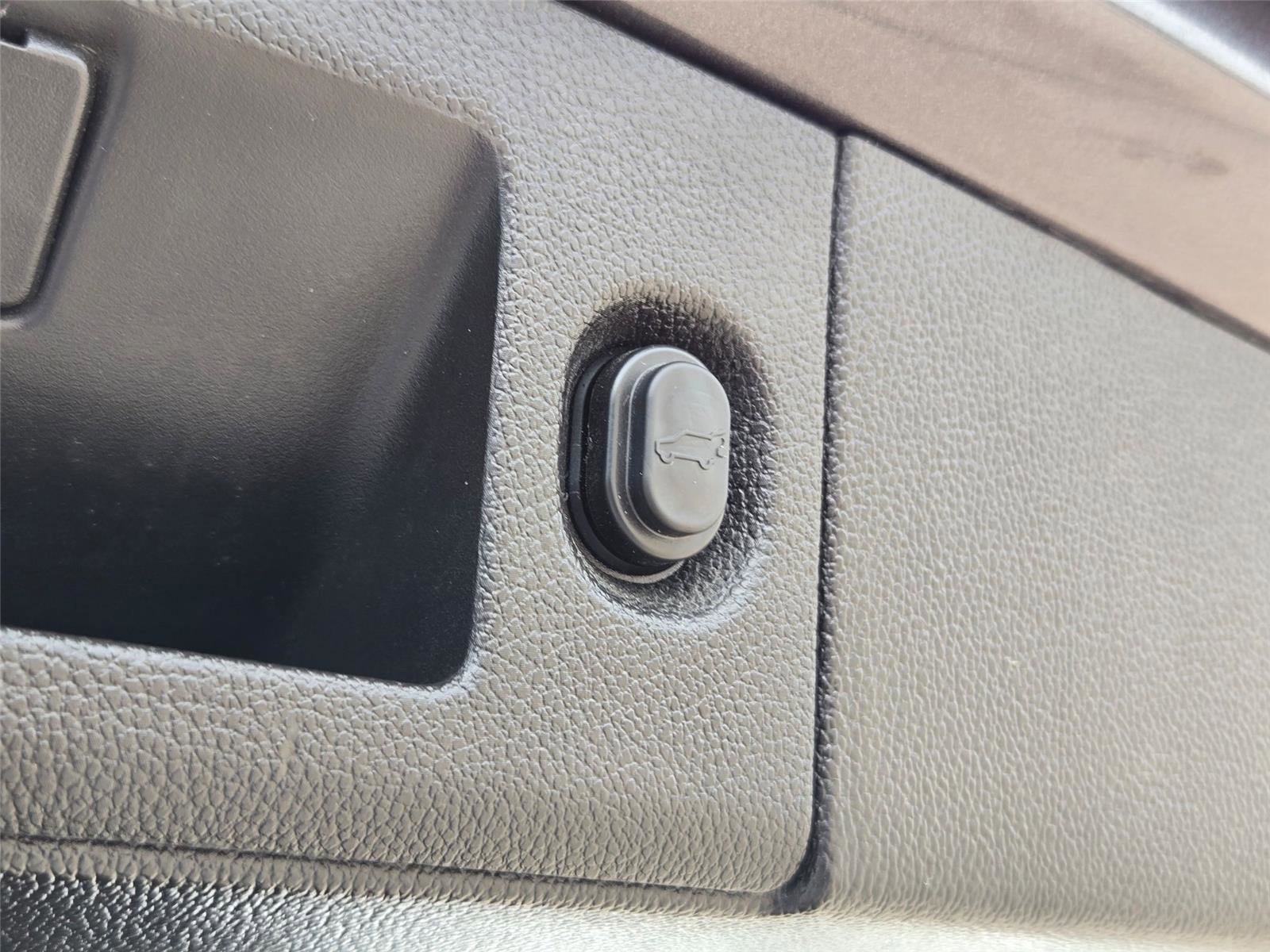 Used 2016 Cadillac Escalade Platinum AWD/4WD image 37