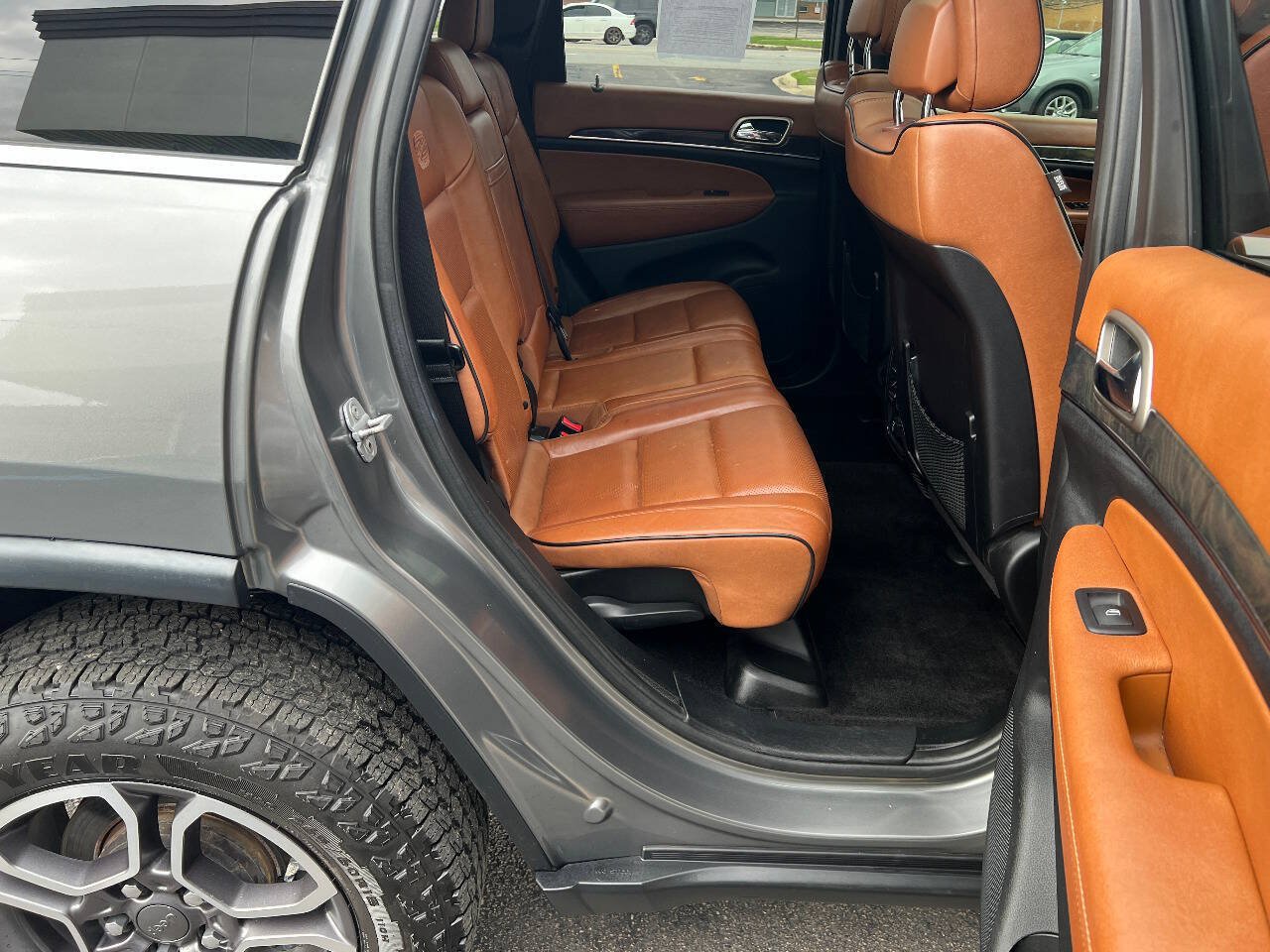 Used 2011 Jeep Grand Cherokee Overland Summit AWD/4WD image 24