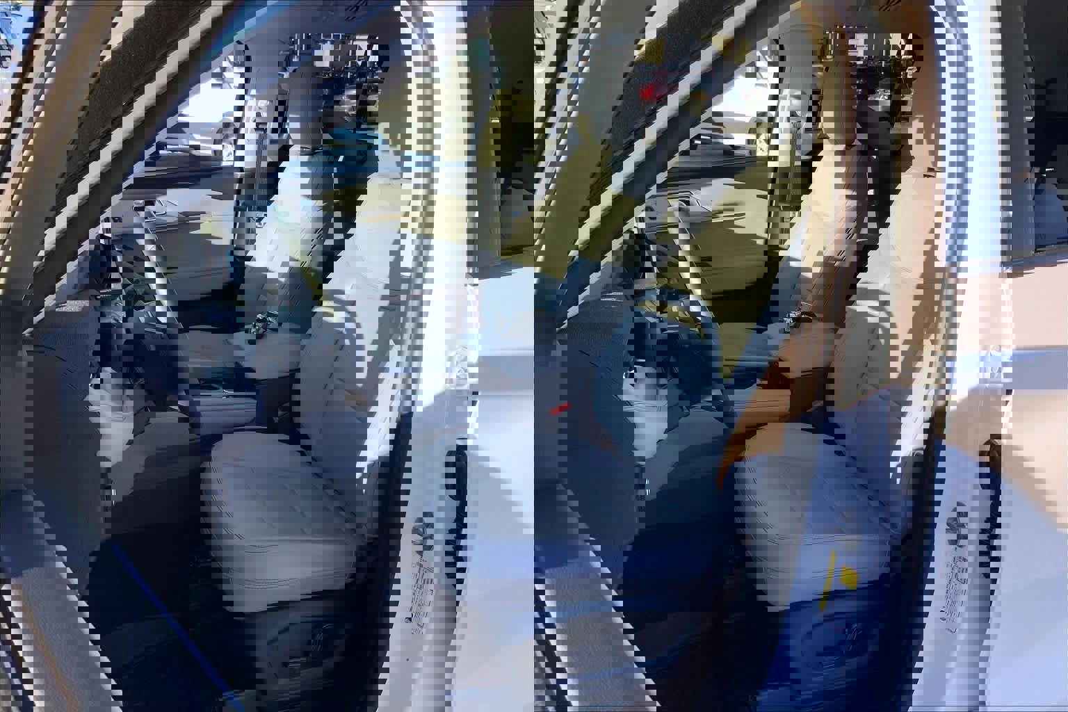 Used 2025 Ford Explorer Active w/ Active Comfort Package image 8