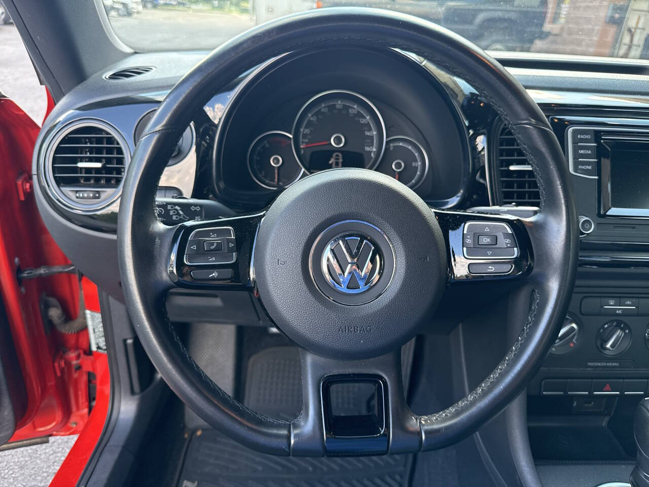 Used 2017 Volkswagen Beetle 1.8T Classic FWD image 36
