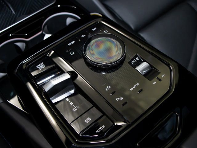 Used 2026 BMW 550e xDrive w/ Premium Package image 19