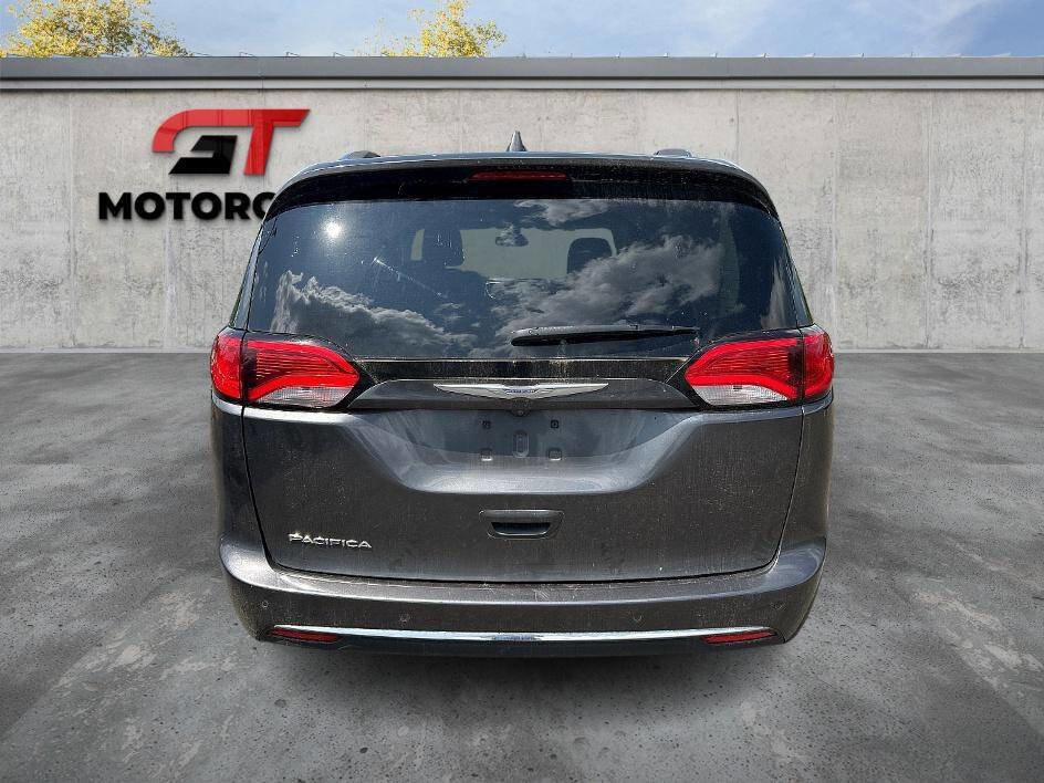 Used 2017 Chrysler Pacifica Limited image 4