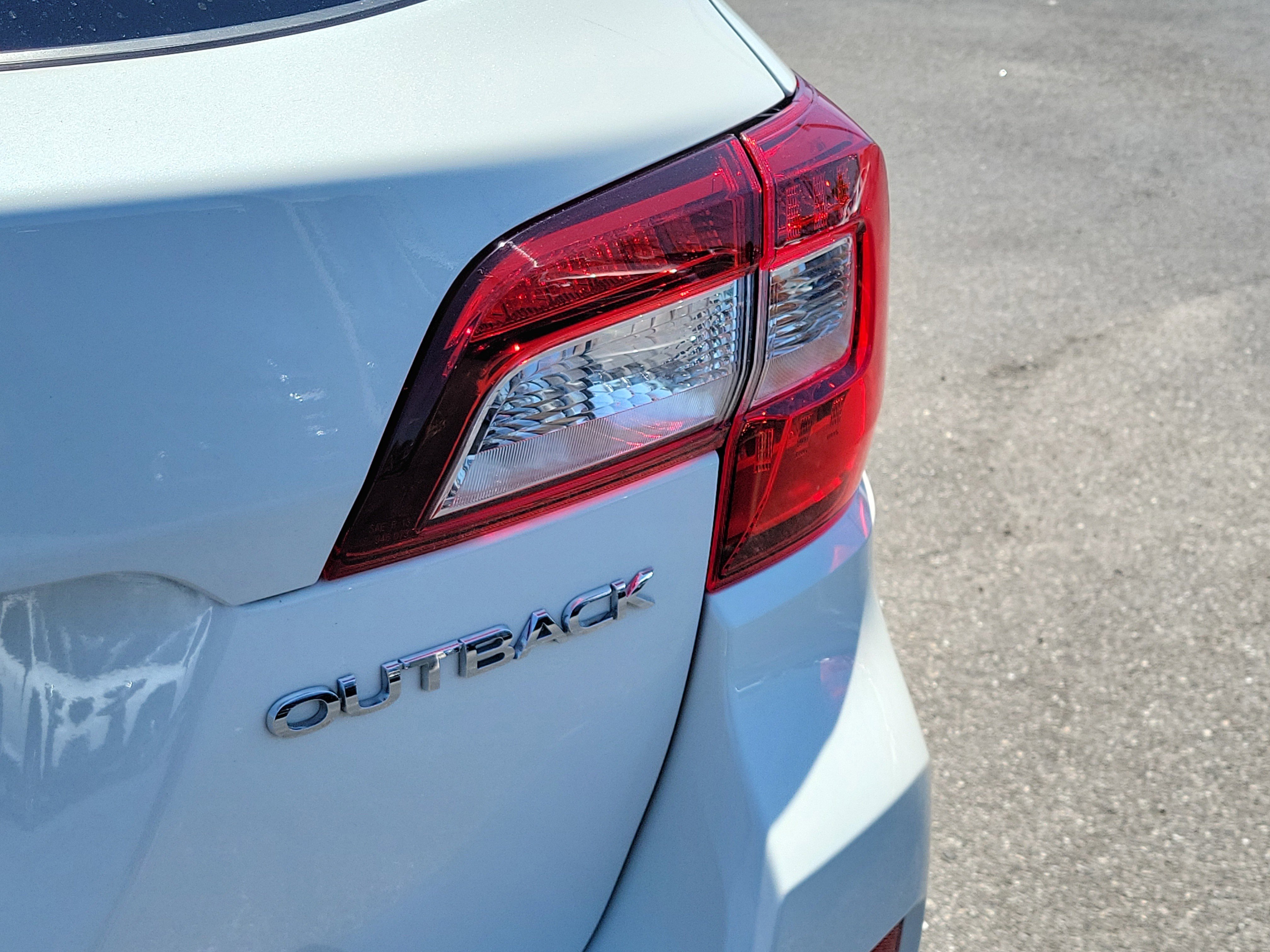 Used 2016 Subaru Outback 2.5i Limited image 11