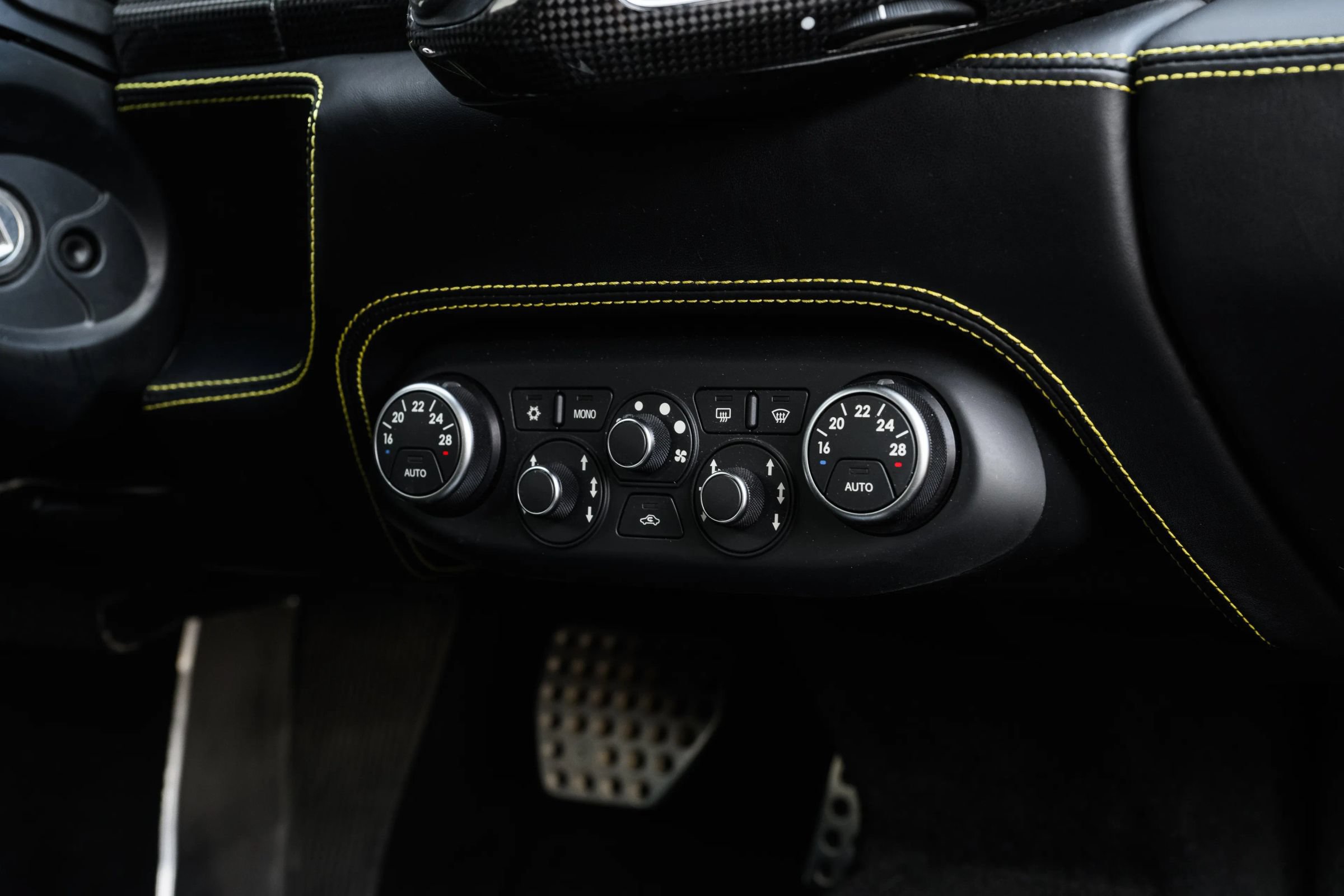 Used 2010 Ferrari 458 Italia Coupe RWD image 35