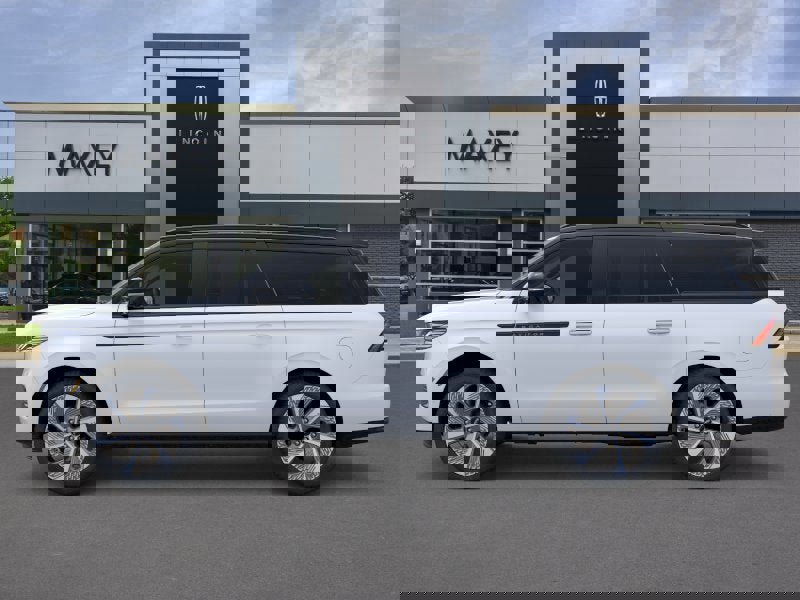 New 2026 Lincoln Navigator L Black Label w/ Black Label Special Edition AWD/4WD image 3