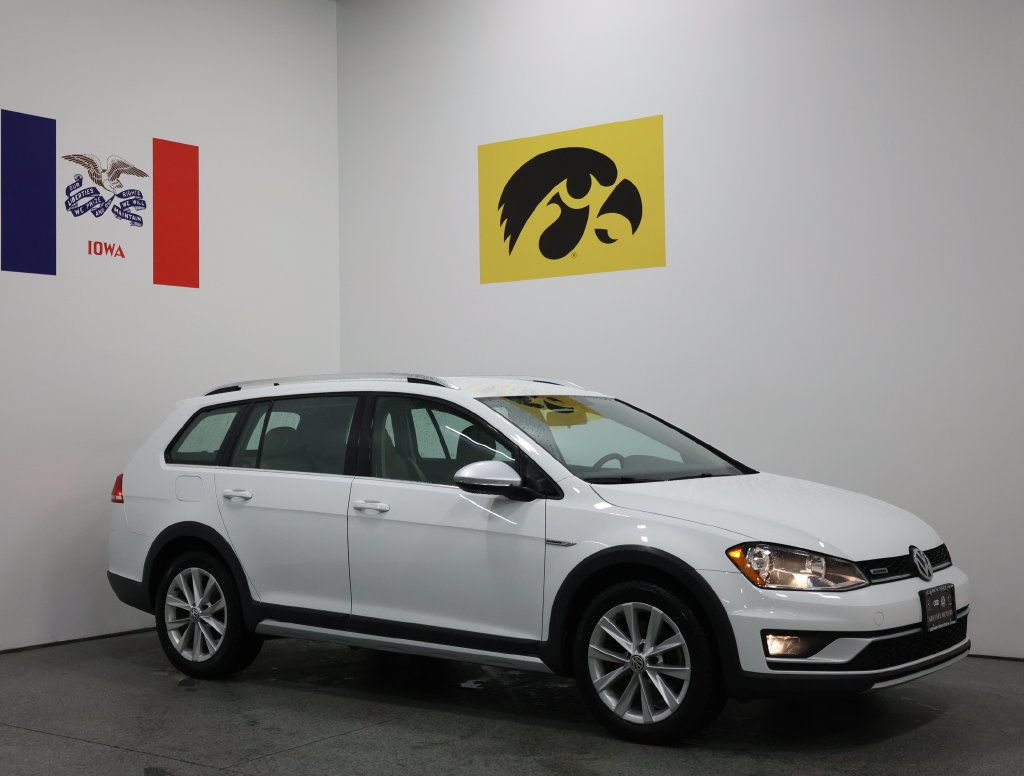 Used 2017 Volkswagen Golf Alltrack S AWD/4WD image 1