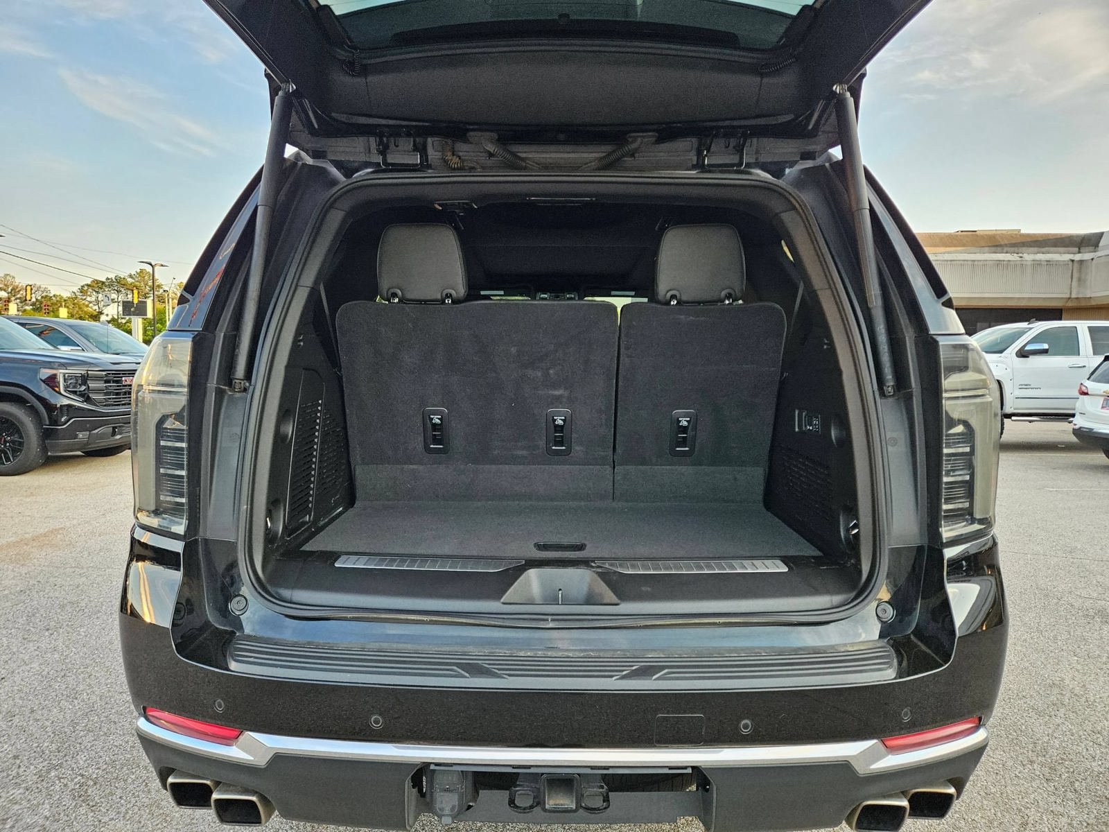 Used 2025 Chevrolet Tahoe High Country AWD/4WD image 4