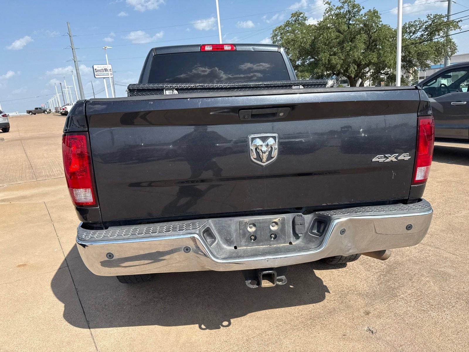 Used 2018 RAM 2500 Tradesman w/ Chrome Appearance Group AWD/4WD image 6