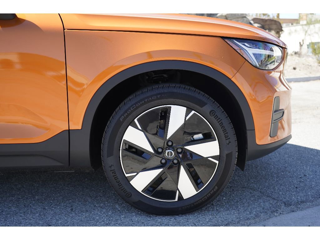 New 2025 Volvo EX40 Core w/ Climate Package image 3