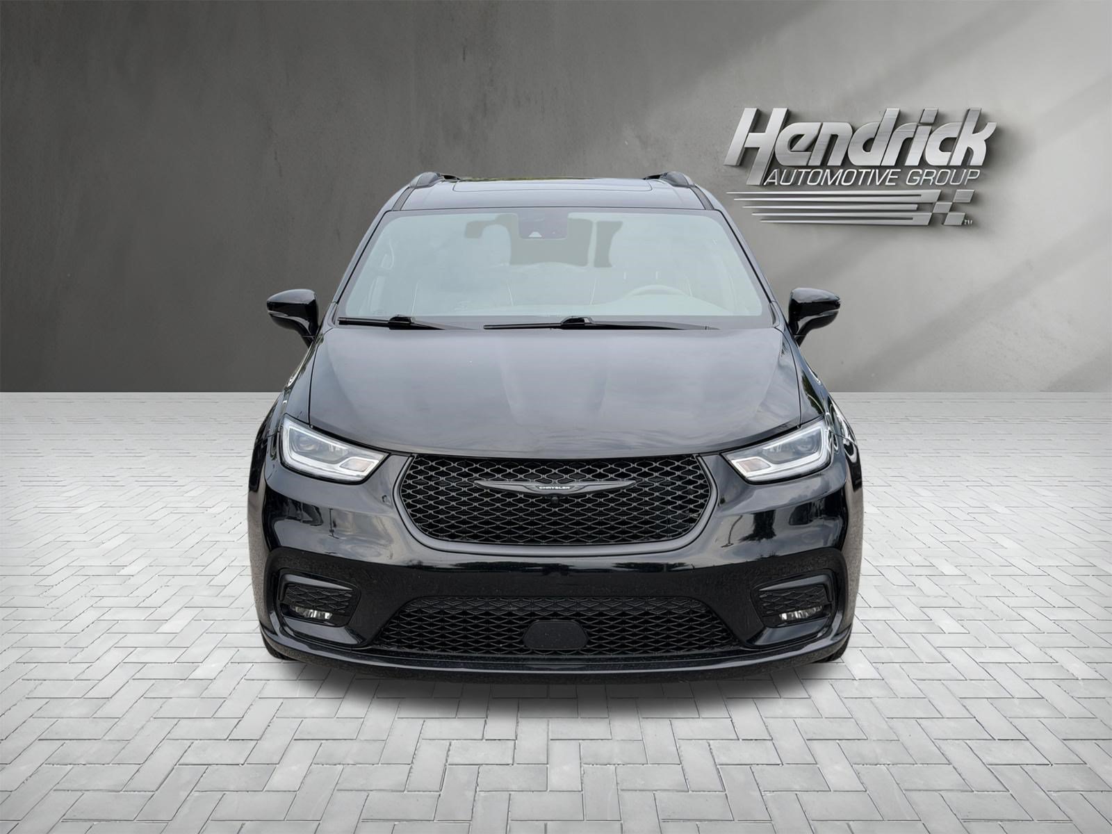 Used 2025 Chrysler Pacifica Limited FWD image 3