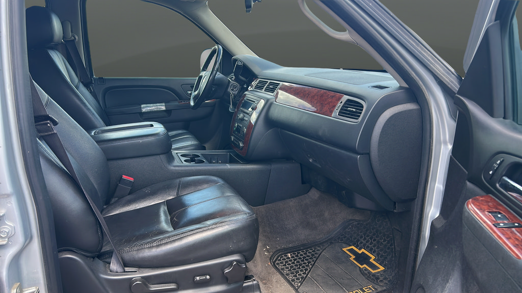 Used 2014 Chevrolet Suburban LT AWD/4WD image 18