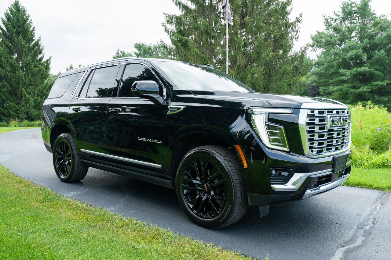 Used 2025 GMC Yukon Denali w/ Denali Reserve Package AWD/4WD image 7