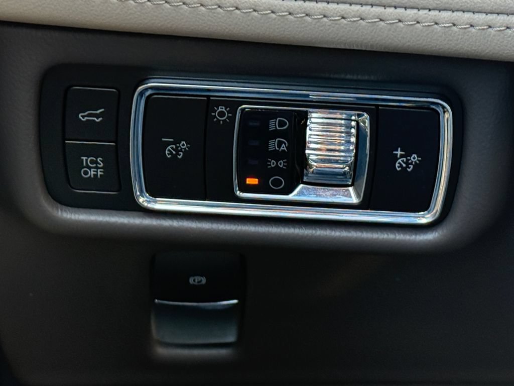 Used 2023 Lincoln Nautilus Reserve AWD/4WD image 24