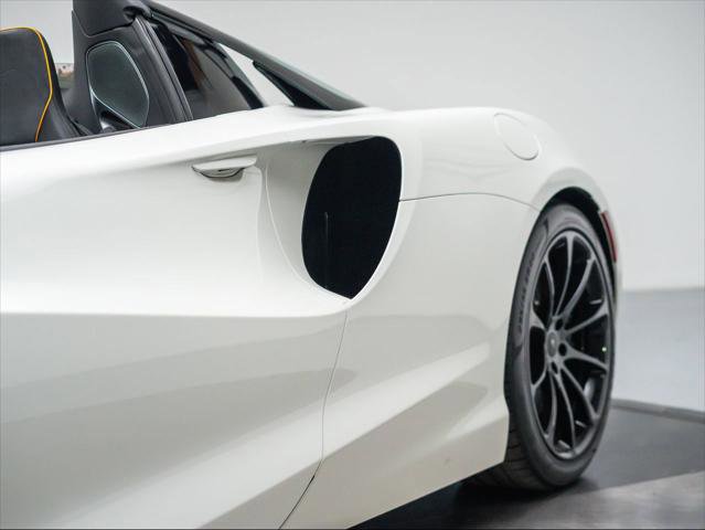 Used 2025 McLaren Artura image 29