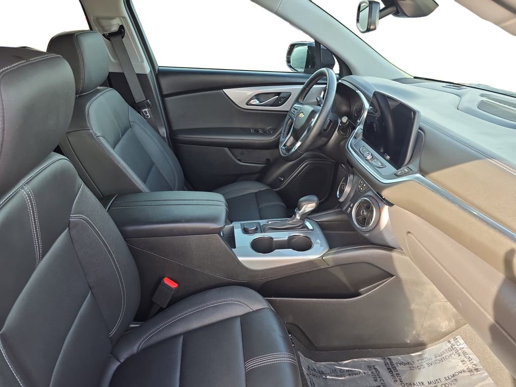 Used 2025 Chevrolet Blazer LT w/ Midnight/Sport Edition image 17