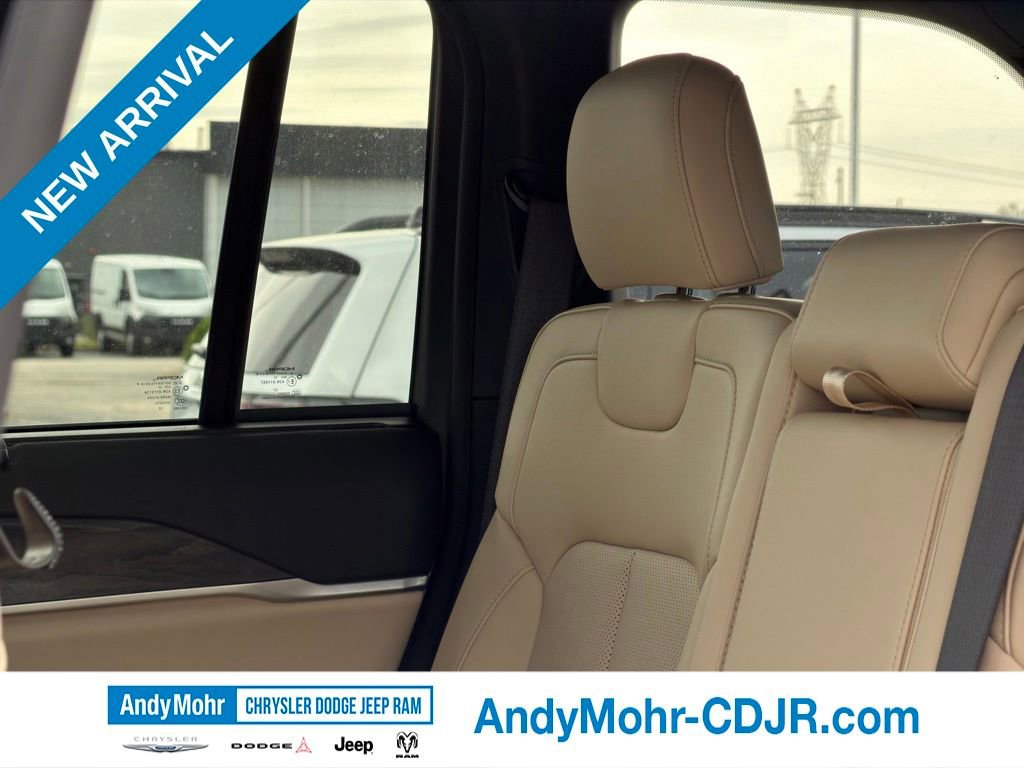 Used 2024 Jeep Grand Cherokee Limited w/ Luxury Tech Group II AWD/4WD image 26
