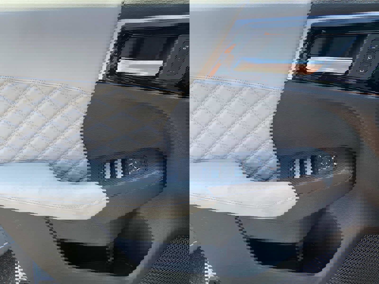 New 2025 Mitsubishi Outlander SEL image 18