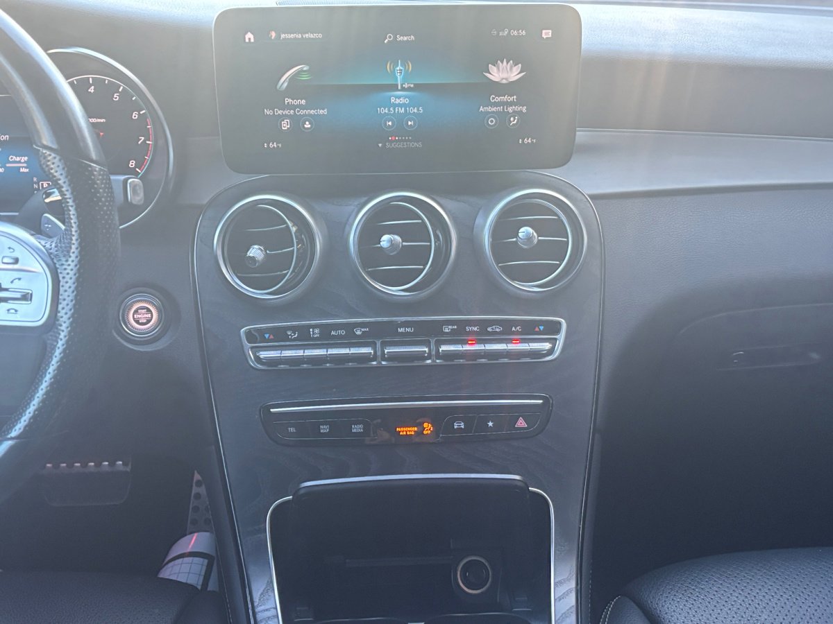 Used 2021 Mercedes-Benz GLC 300 image 3