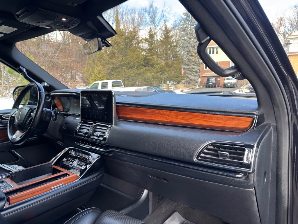 Used 2019 Lincoln Navigator Reserve image 31