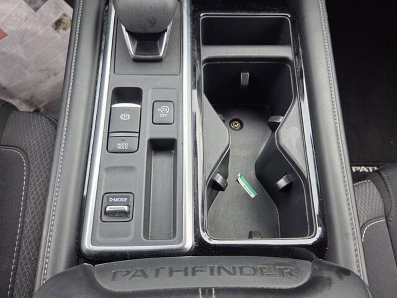 Used 2024 Nissan Pathfinder SV FWD image 19